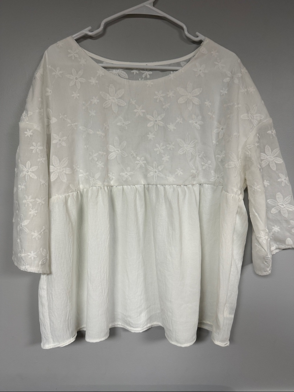 White Embroidered Flowers Whimsical Flowy Cropped Coastal 3/4 Sleeve Top XXL
